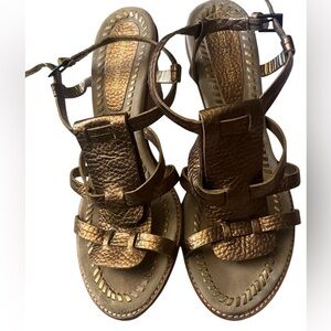 Enzo Angiolini Gold heels 8M loops that strap inserts go into are disconnected